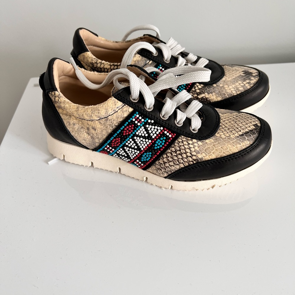 Made in Italy girls hand made detailed sneakers